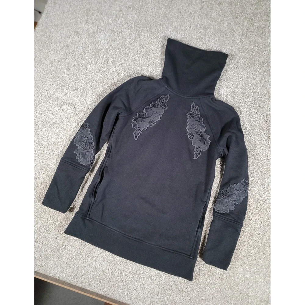 Lululemon Embroidered To You Tunic Sweatshirt Sz 2 Black Turtleneck Y2K Floral